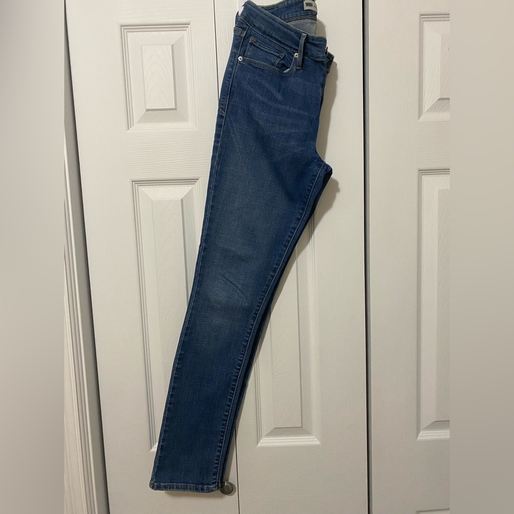 Levi’s Mid Rise Jeans - Picture 3 of 4